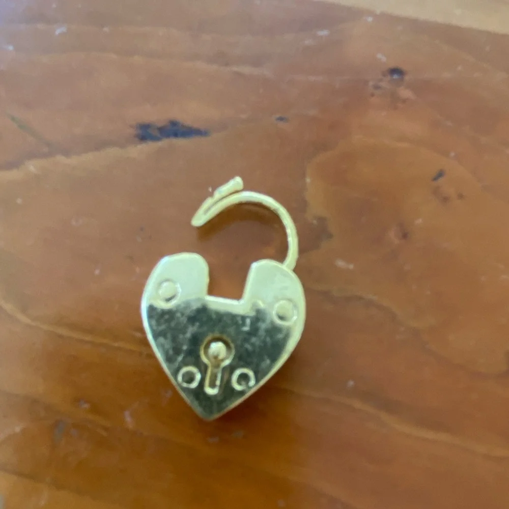 Gold-Plated Heart Lock Pendant - Picture 3 of 4